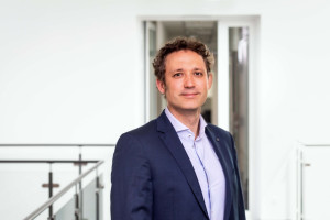 Prof. Dr. Robert Heyer ist Leiter der Forschungsgruppe Mehrdimensionale Omics-Datenanalyse und Netzwerk-Koordinator am ISAS.